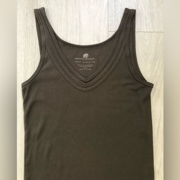 Banana Republic Rib V-Neck Soft Tank Top Cami - Picture 14 of 16